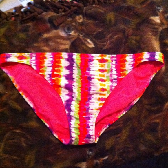 Bathing suite - Picture 2 of 2