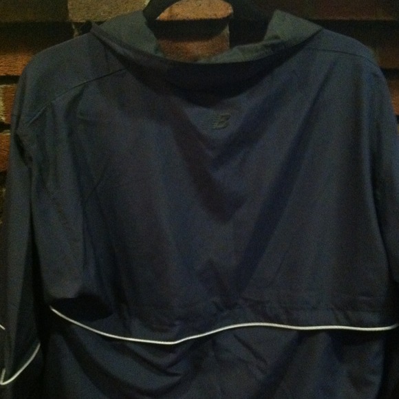 New balance wind breaker - Picture 3 of 3