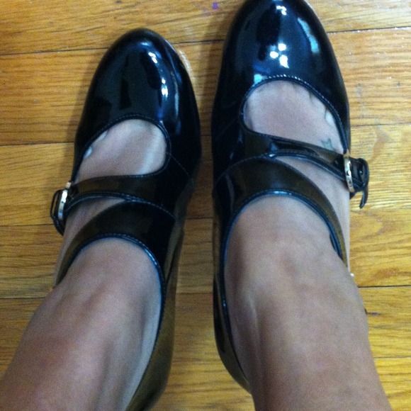 Black guess pumps. Size 5 - Picture 4 of 4