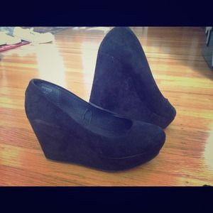 Black suede h&m wedges