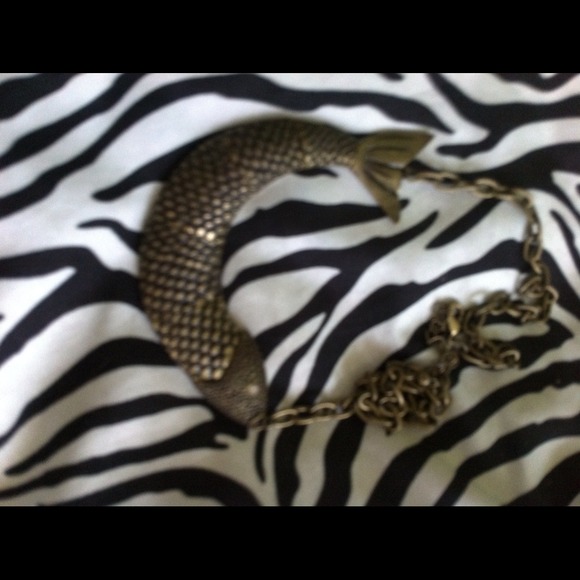 MUDD fish necklace