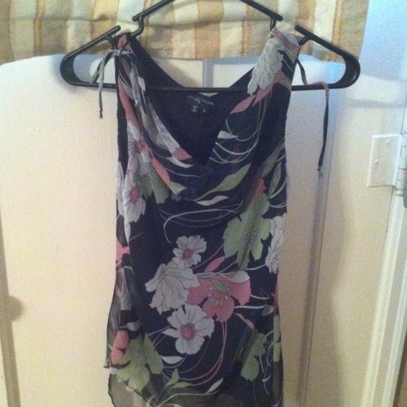UNIQUE FLORAL TOP - Picture 3 of 3