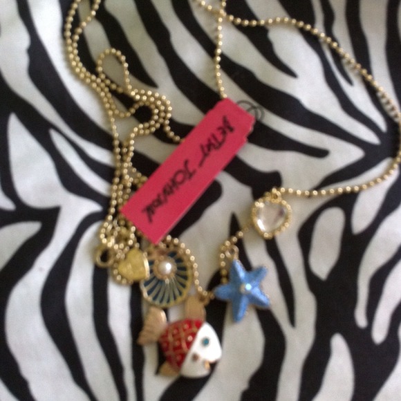 Betsy necklace