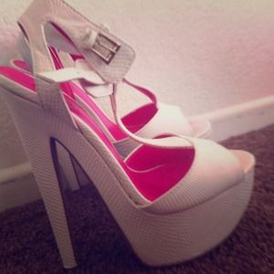 White high heels 7 1/2