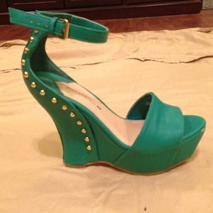 Teal high heels ON HOLD@amygarci