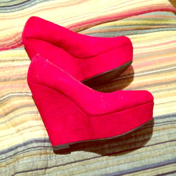 Red wedges