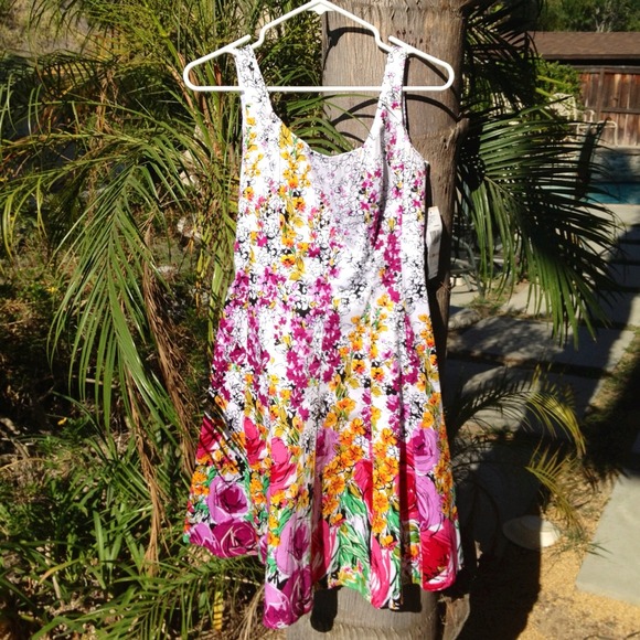Dress/hold for carajames sold
