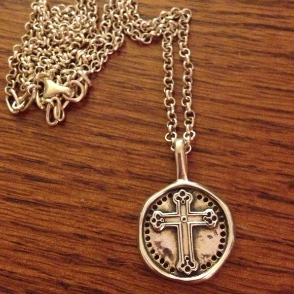🚫 Sold in Bundle Stella & Dot Cross Pend Sterling