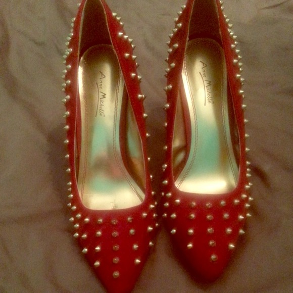 There's no place like home red pumps