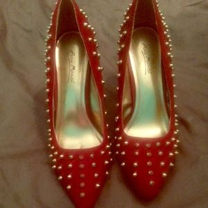 There's no place like home red pumps