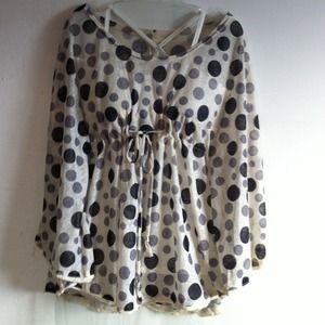 Polka dots Butterfly sleeve chiffon top