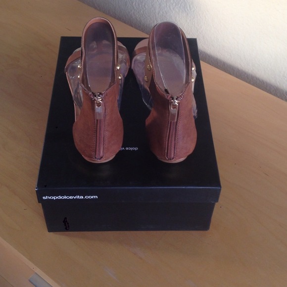 🎀SOLD in BUNDLE - Dolce Vita sandals🎀 - Picture 2 of 4