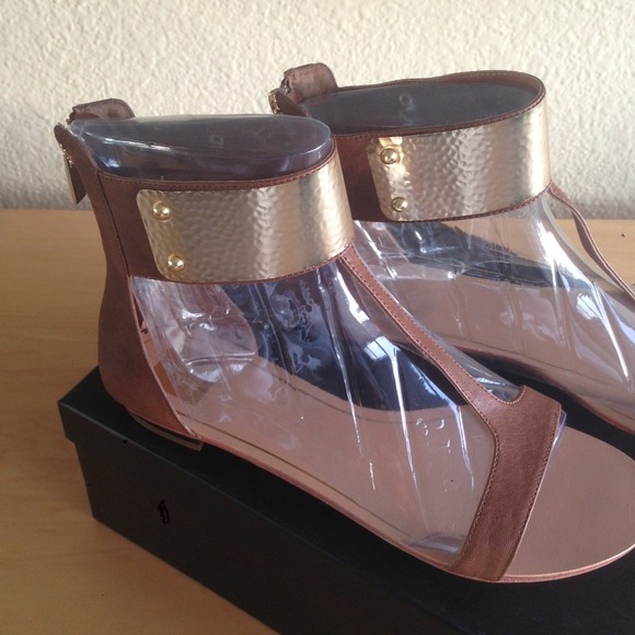 🎀SOLD in BUNDLE - Dolce Vita sandals🎀 - Picture 4 of 4