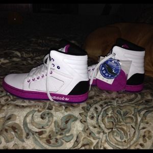 BNWT high top Adidas ortholite shoes💜