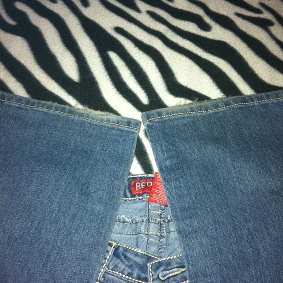 Red Rivet jeans - Picture 3 of 3