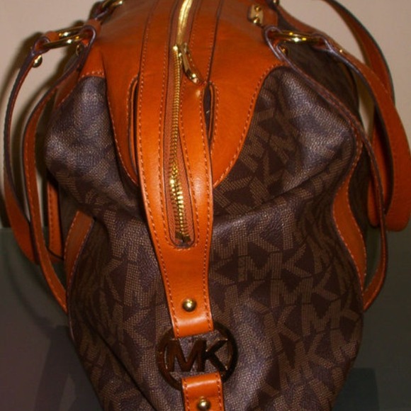 Michael Kors purse - Picture 2 of 4