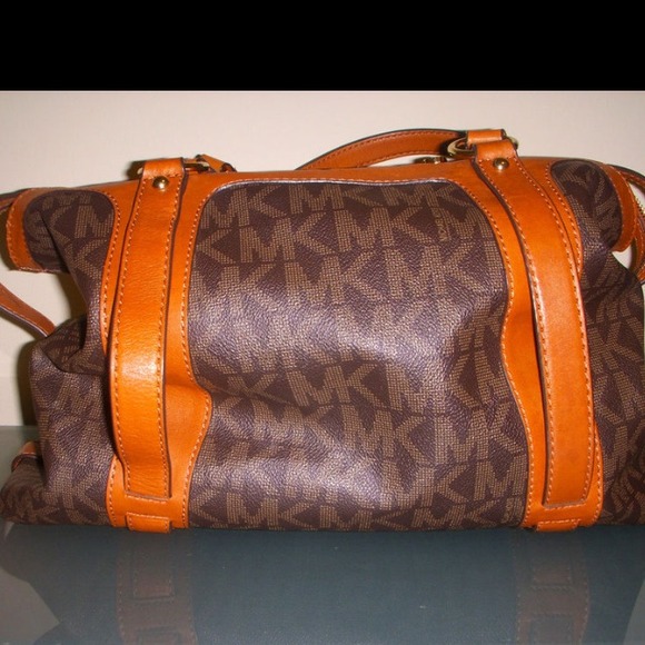 Michael Kors purse - Picture 3 of 4