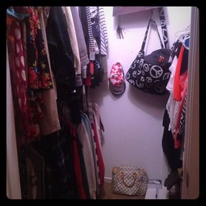 NEED TO CLEAR MY CLOSET💵👠👛👘👖👗👑👚👓💼👒👟
