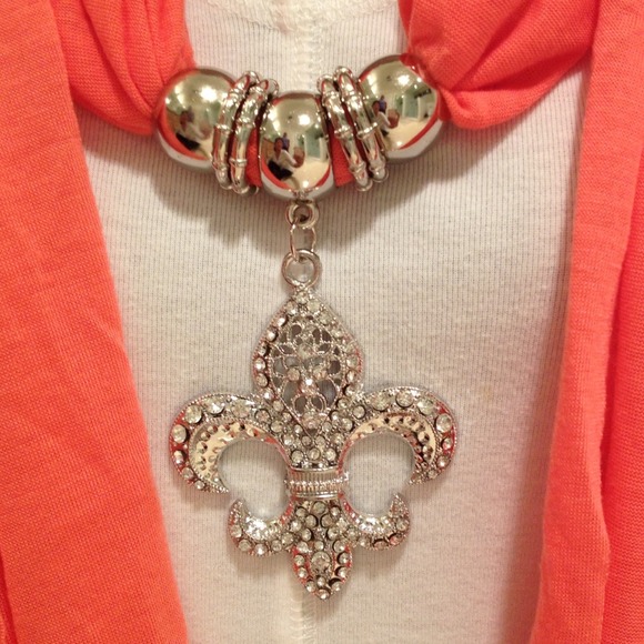 NEW Green Fleur de Lis Scarf - Picture 2 of 2