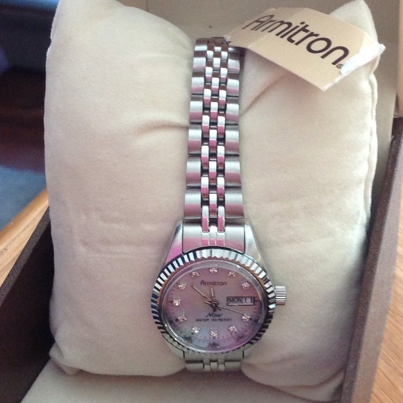Ladies watch - Picture 3 of 3