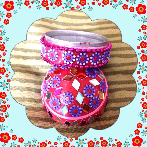 Jewelry or Ring holder round, small flower design