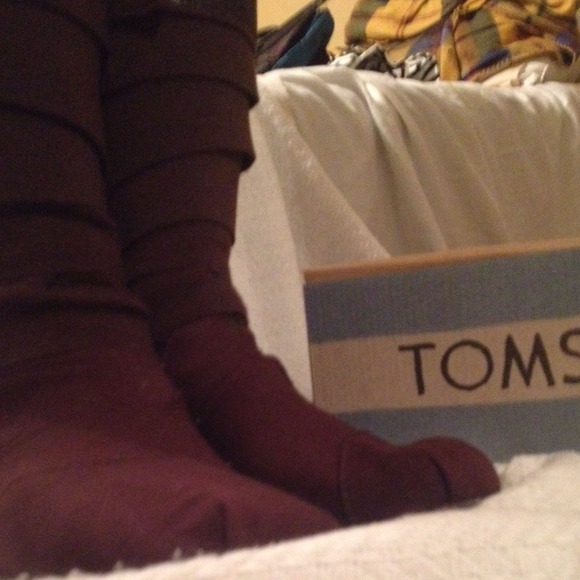 TOMS BOOTS