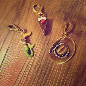 Bundle Juicy Couture charms!!