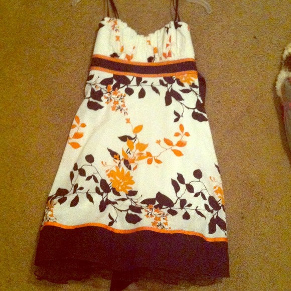 Dresses & Skirts - Flowery dress