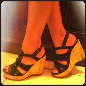 🎀on hold 🎀💄👛👠 bundle for mk belt & $10