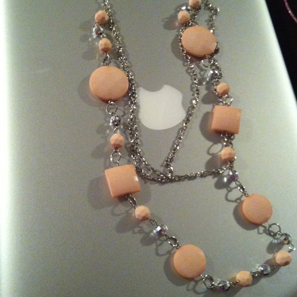 Traded Long pink necklace - Picture 2 of 2