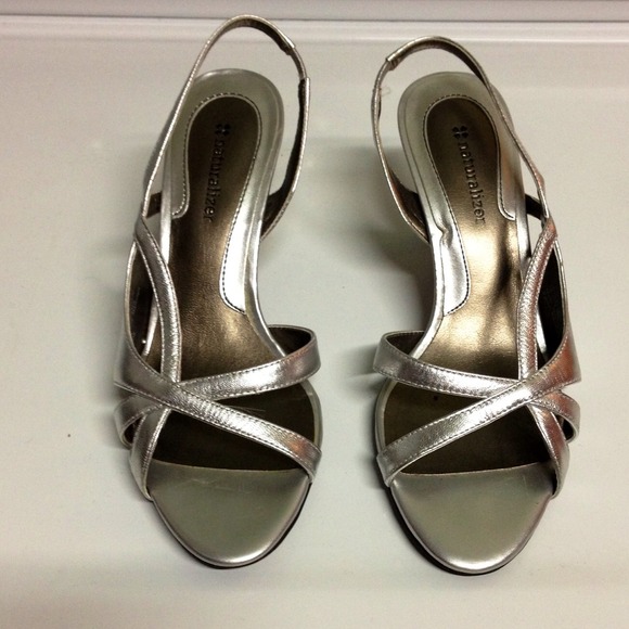 Naturalizer silver shoes