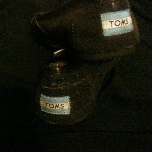 Toms - Picture 2 of 2