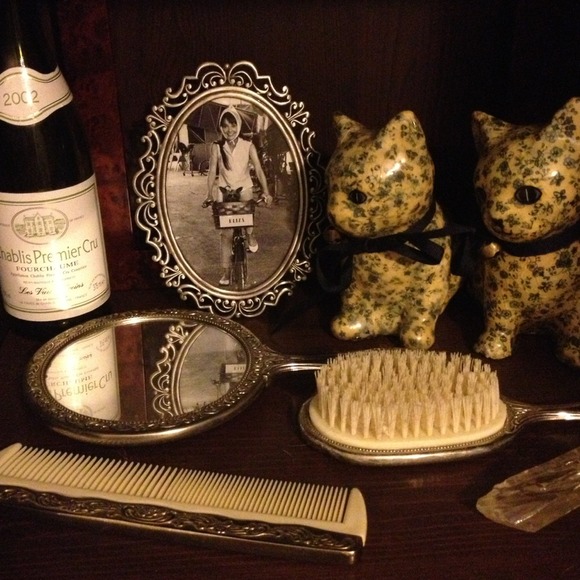 💙Audrey's hair brush and mirror set💙