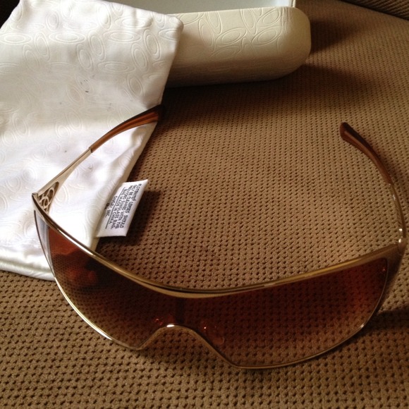 SOLD Oakley Sunglasses - Picture 2 of 4