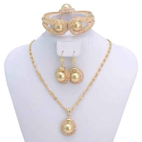 *SOLD* Gold plated Jewelry Set