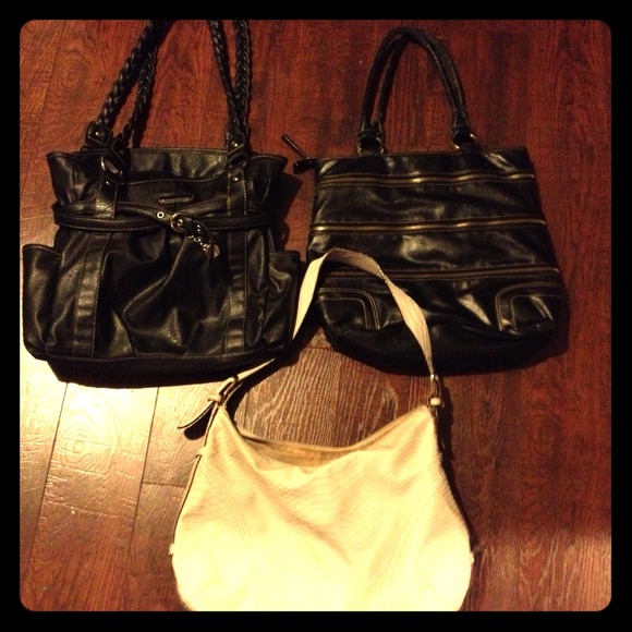 🚫SOLD🚫Three gently used purses.