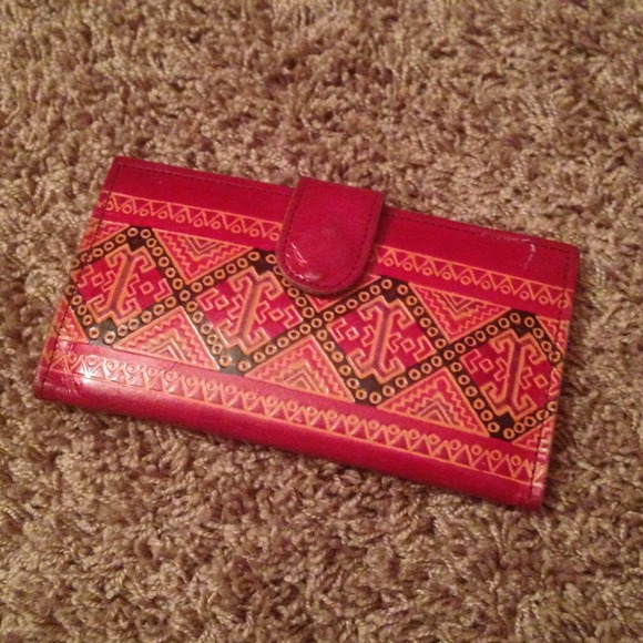 Tribal magnet-snap bifold wallet