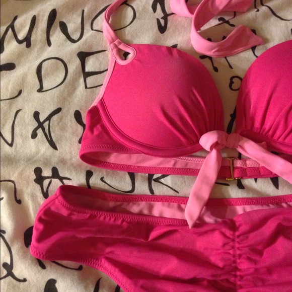 ❌TRADED❌VS GORGEOUS raspberry bikini 34b - Picture 2 of 4