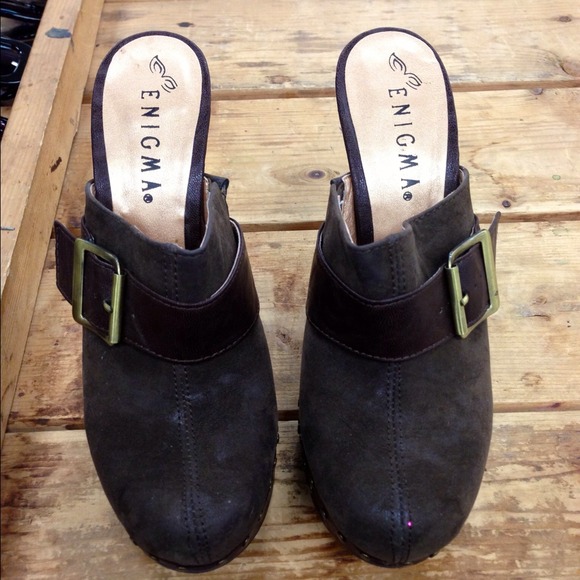 Brown clogs - Picture 3 of 3