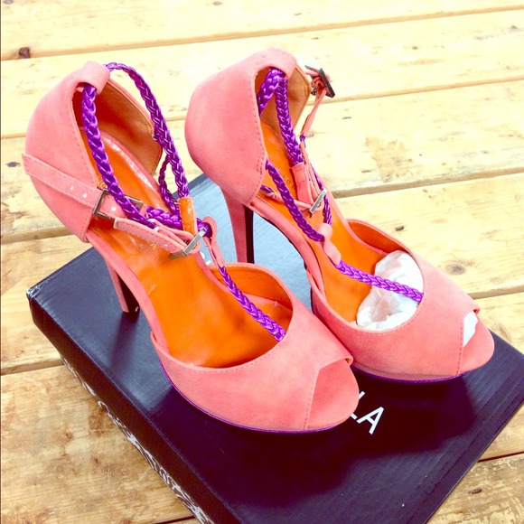 Pumps - Picture 1 of 3