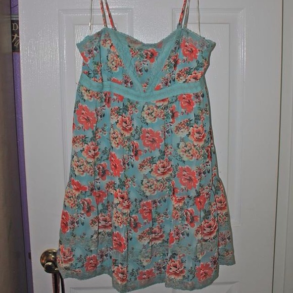 Light blue Floral Dress - Picture 2 of 4