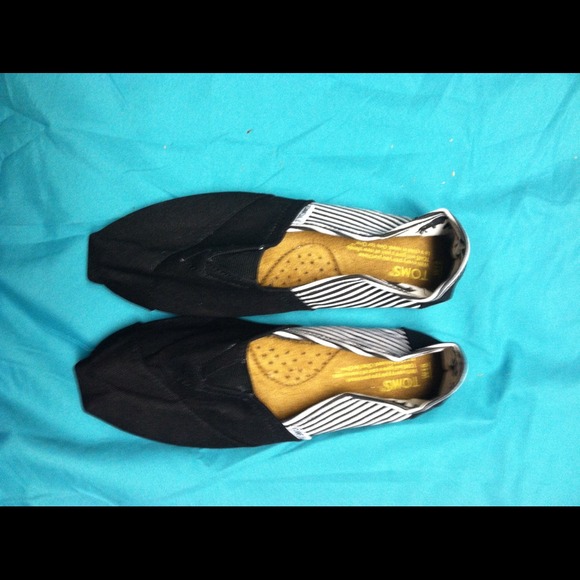 Black and white striped toms