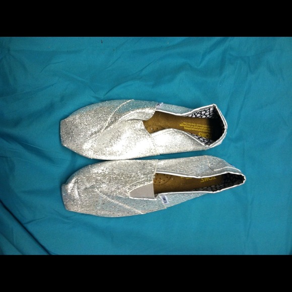 Silver glitter toms