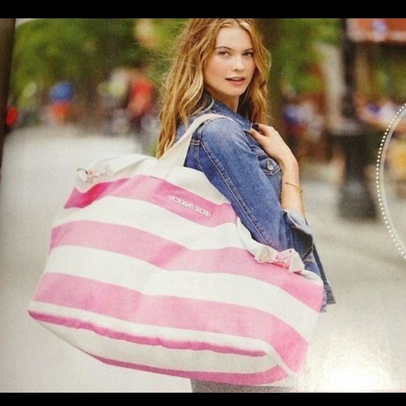💢SOLD💢 Victoria Sercet Getaway Bag