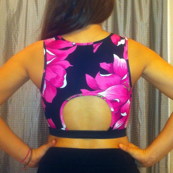 Charlotte Russe cropped floral tank - Picture 2 of 3