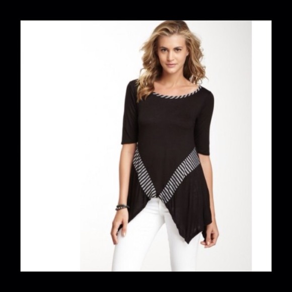 Romeo & Juliet Couture Tops - 🔴REDUCED 🔴 Romeo & Juliet Shark bite Top