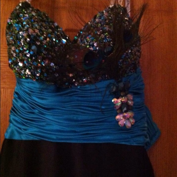 Prom dress. - Picture 2 of 3