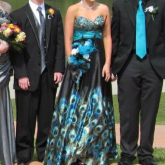 Prom dress. - Picture 3 of 3