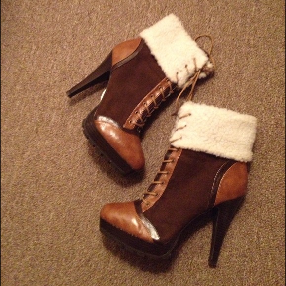 Fur top boots