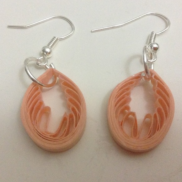 Handmade quilled earrings - Picture 2 of 3